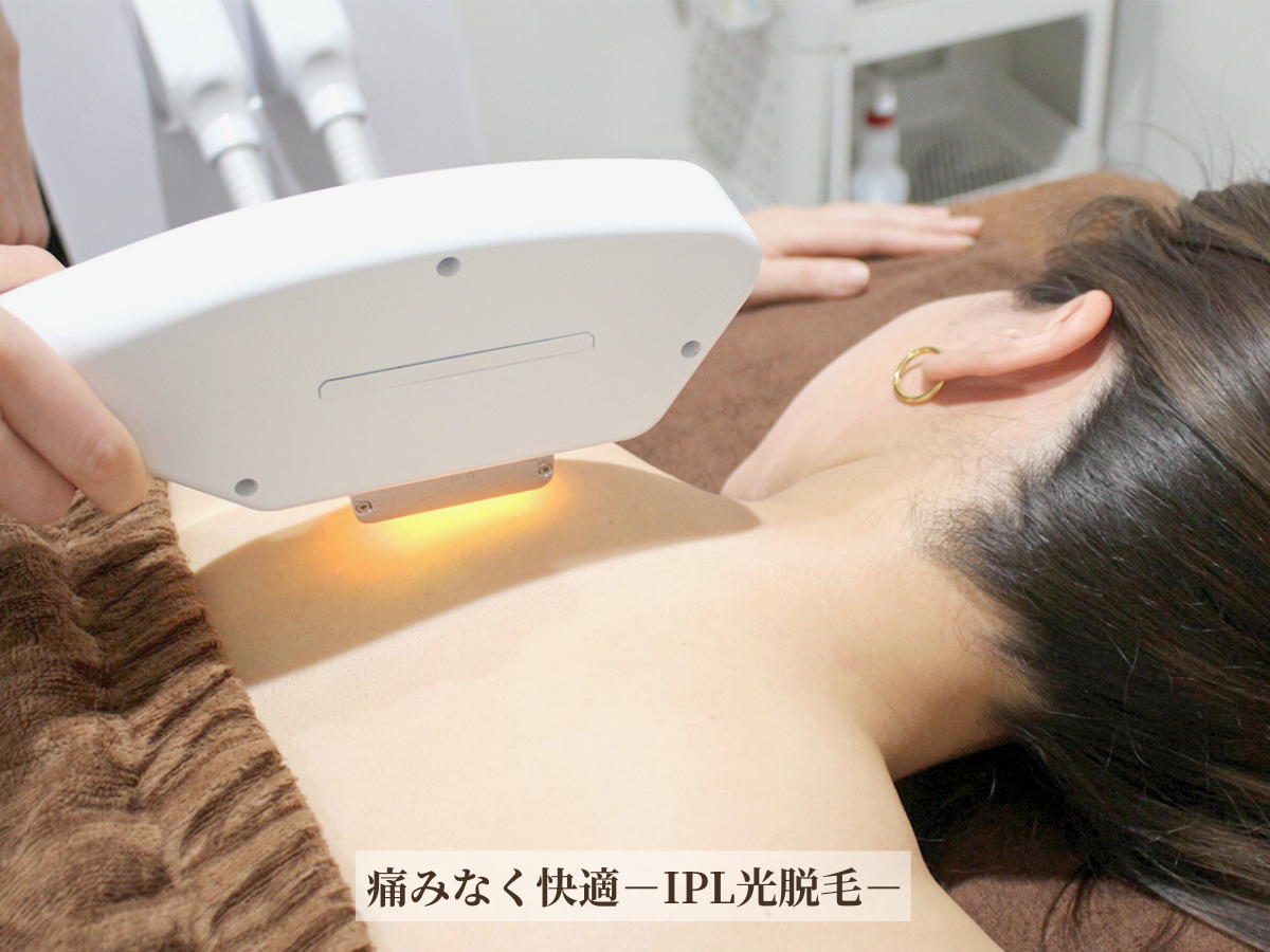 うなじ脱毛をしている風景｜四条烏丸Soleilの施術室